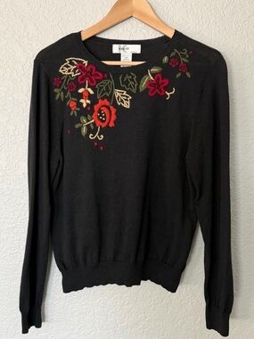 Kikit Black Sweater with Embroidered Floral Detail M / L